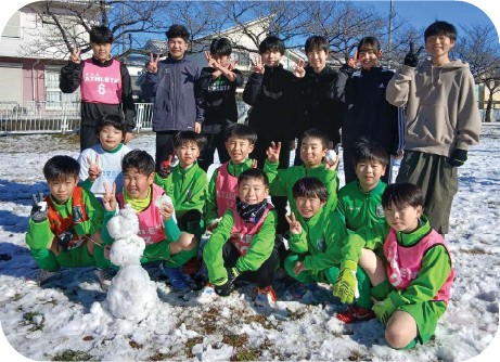 1/3 初蹴り・餅つきを行いました!まさかの雪合戦!の掲載写真・資料